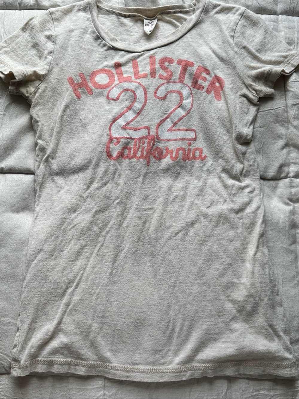 Hollister '22 California' Graphic Tee - Light Beige & Dusty Pink